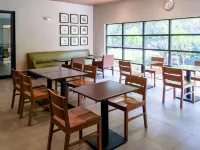 Country Inn & Suites by Radisson, Smithfield-Selma, NC - Breakfast
