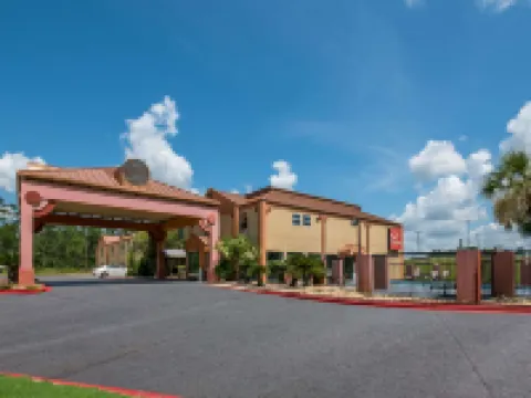 Econo Lodge Inn & Suites Hotels in Diamondhead