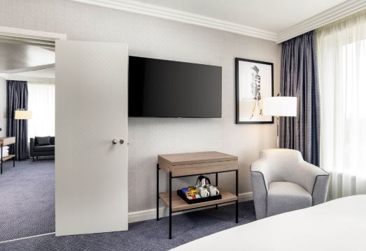 소피텔 런던 개트윅 위치