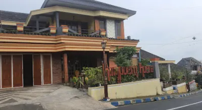 Aazia Homestay Hotels in Wringinanom