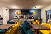 Quality Inn & Suites Tulare Hotels in Tulare