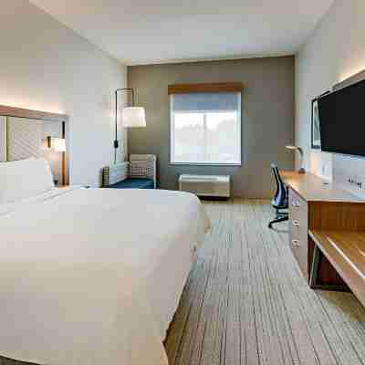 Holiday Inn Express & Suites Weatherford Rooms