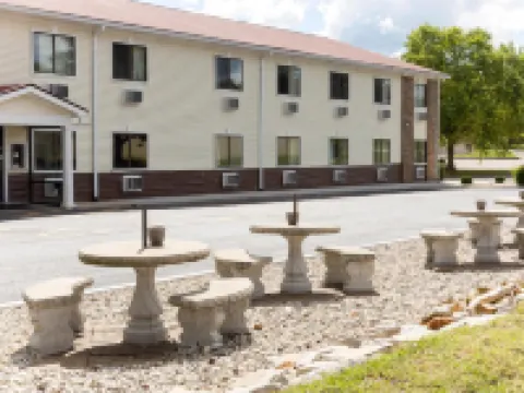 Super 8 by Wyndham Radcliff Ft. Knox Area Hoteles en Radcliff