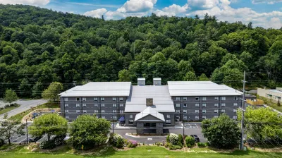Graystone Lodge, Ascend Hotel Collection Hotels near Hickory Ridge History Museum