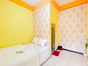 Sion Homestay Mitra RedDoorz Near Terminal Kertajaya Mojokerto