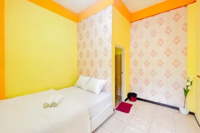 Sion Homestay Mitra RedDoorz Near Terminal Kertajaya Mojokerto Hotels in Mojoanyar