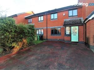Beautiful 2-Bed House in Bolton with Free Parking
