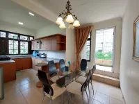 Villa Kota Bunga A8-01 - 3Br with Pool by Zahra Al-Jazeerah