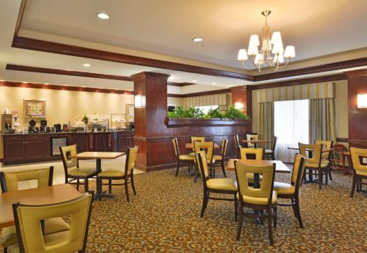 라 퀸타 인 & 스위트 서배너 에어포트