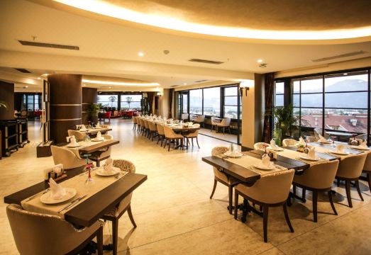 2. 라마다 이스파르..