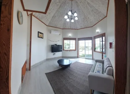 Buan (Byeonsanbando) Rainbow Orange Pension Отели рядом с достопримечательностью «Byeonsan Beach»