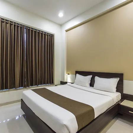 Hotel Three Leaves
