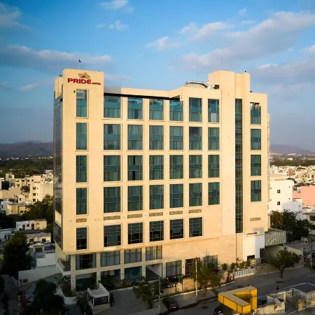 Pride Hotel Udaipur Отели рядом с достопримечательностью «Музей Ахара»