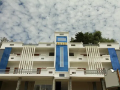 Pine Hill Suites Các khách sạn gần Botanical Gardens