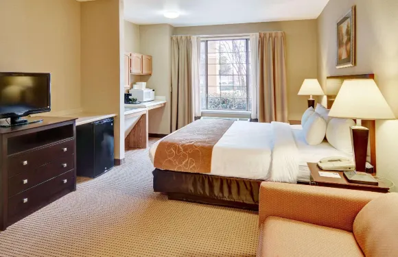 羅阿諾克-北沃斯堡舒適全套房酒店