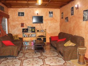 Amahoro Guest House - 6-Bed Mixed Dormitory Room