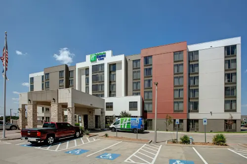 Holiday Inn Express & Suites DALLAS FT. WORTH AIRPORT SOUTH by IHG