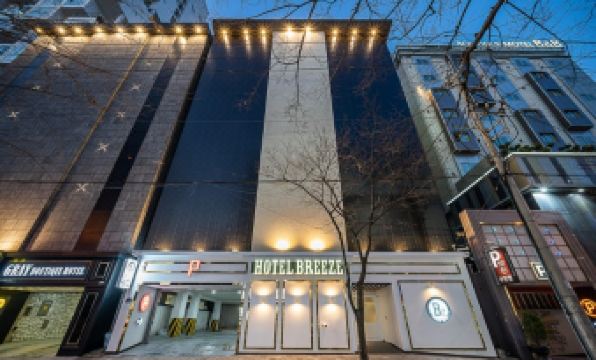 4. 부산 화명동 브..