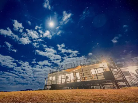 Nest West Garden Tosa Hotel