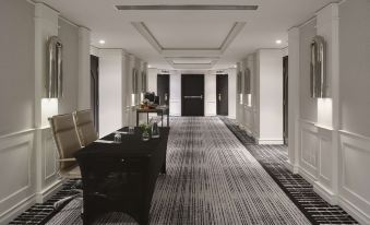 Vogue Hotel Montreal Downtown, Curio Collection by Hilton