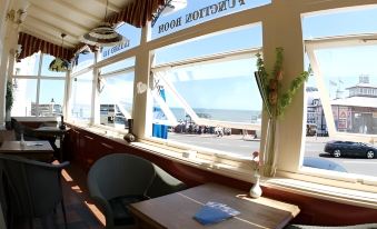 The Pier Hotel - Housity