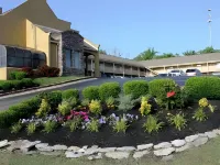 Quarters Inn & Suites Hotels near Walmart Supercenter