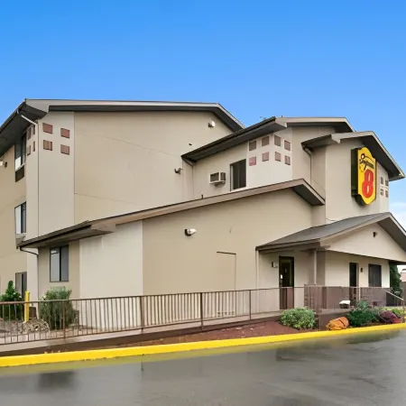 Super 8 by Wyndham Dunbar/Charleston Area