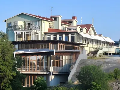 Smögens Hafvsbad Hotels near Soteleden Tångevik