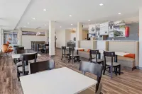 Sleep Inn & Suites Fort Walton Beach - Destin West - parking