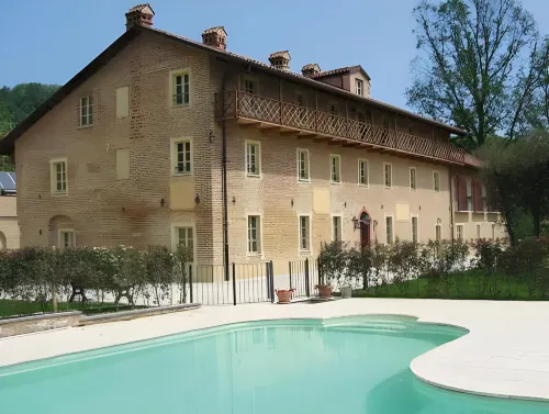 Agrisuite le Querce del Vareglio Hotels in Montà