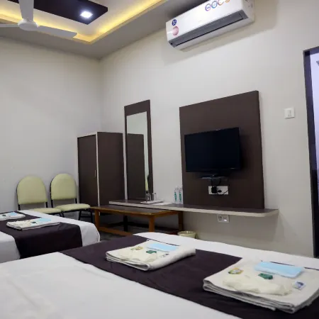 Hotel Shreedhara Hotels in Dwarka