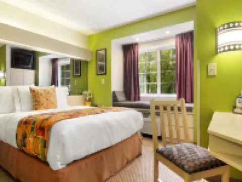 Hometown Inn & Suites Jacksonville Butler Blvd./Southpoint Hotels in Jacksonville