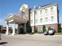 Holiday Inn Express & Suites Waxahachie