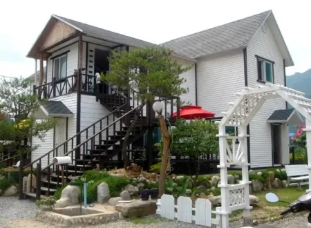 Pyeongchang Riverside Memories Pension Отели рядом с достопримечательностью «Korea Botanic Garden»