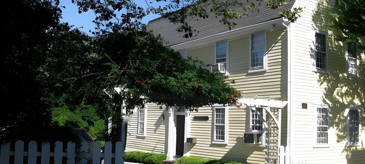 Admiral Farragut Inn Hotels in Newport
