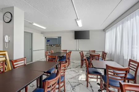 Days Hotel by Wyndham East Brunswick Conference Center