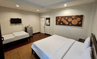 Baan Glang Soi Restaurant & Guesthouse