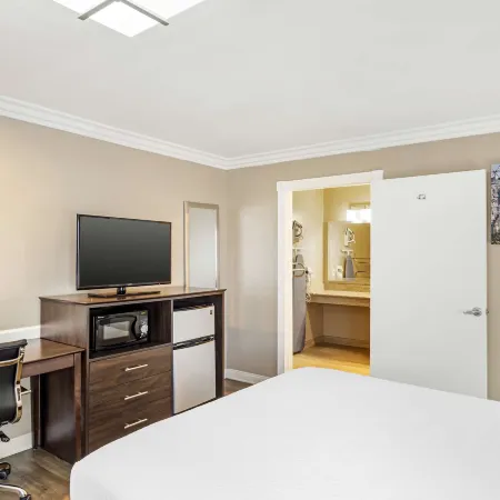 Best Western China Lake Inn