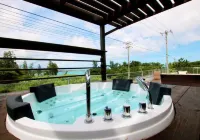 Jacuzzi with a sea view Indoor BBQ with air condi