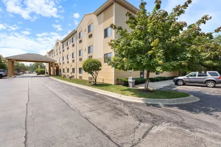 Comfort Suites Lombard/Addison Отели в г. Аддисон
