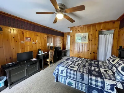 Mountain Brook Lodge Hotels in Jay