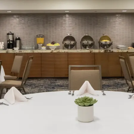 Holiday Inn NEW ORLEANS-DOWNTOWN SUPERDOME by IHG Отели рядом с достопримечательностью «Железнодорожная станция Юнион Стейшн»