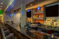 Collegian Hotel & Suites, Trademark Collection by Wyndham - Bares