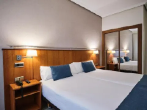 Hotel Ciudad de Compostela Hôtels à : Saint-Jacques-de-Compostelle