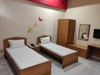 Chandra Pushp Palace Hotels near victoria park