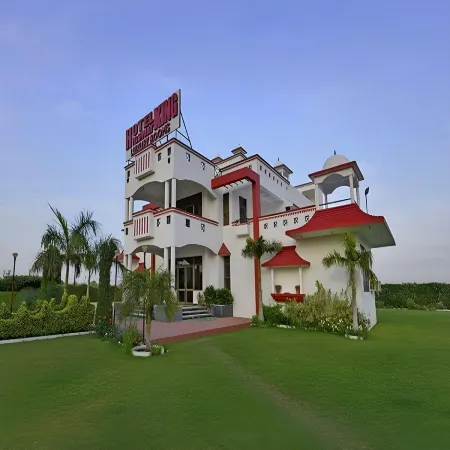 Hotel Highway King Behror Отели в г. Неемрана