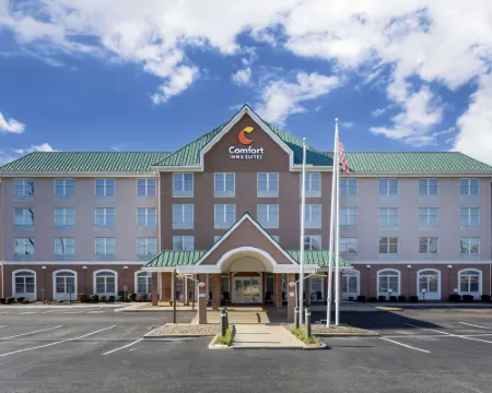 コンフォート イン & スイーツ カヤホガ フォールズ - アクロン サミットのホテル