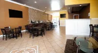 Express Inn & Suites - parking