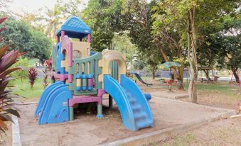 OYO 1395 Carita Asri Villas and Resort