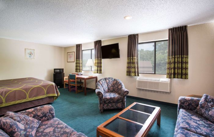 Super 8 by Wyndham Salem VA